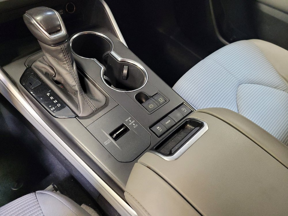 Used 2020 Toyota Highlander LE FWD image 26