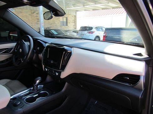 Used 2023 Chevrolet Traverse LS image 11