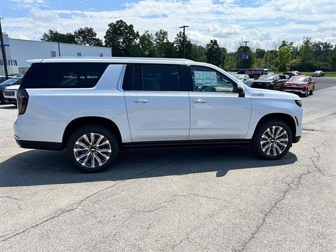 New 2026 Chevrolet Suburban High Country AWD/4WD image 7