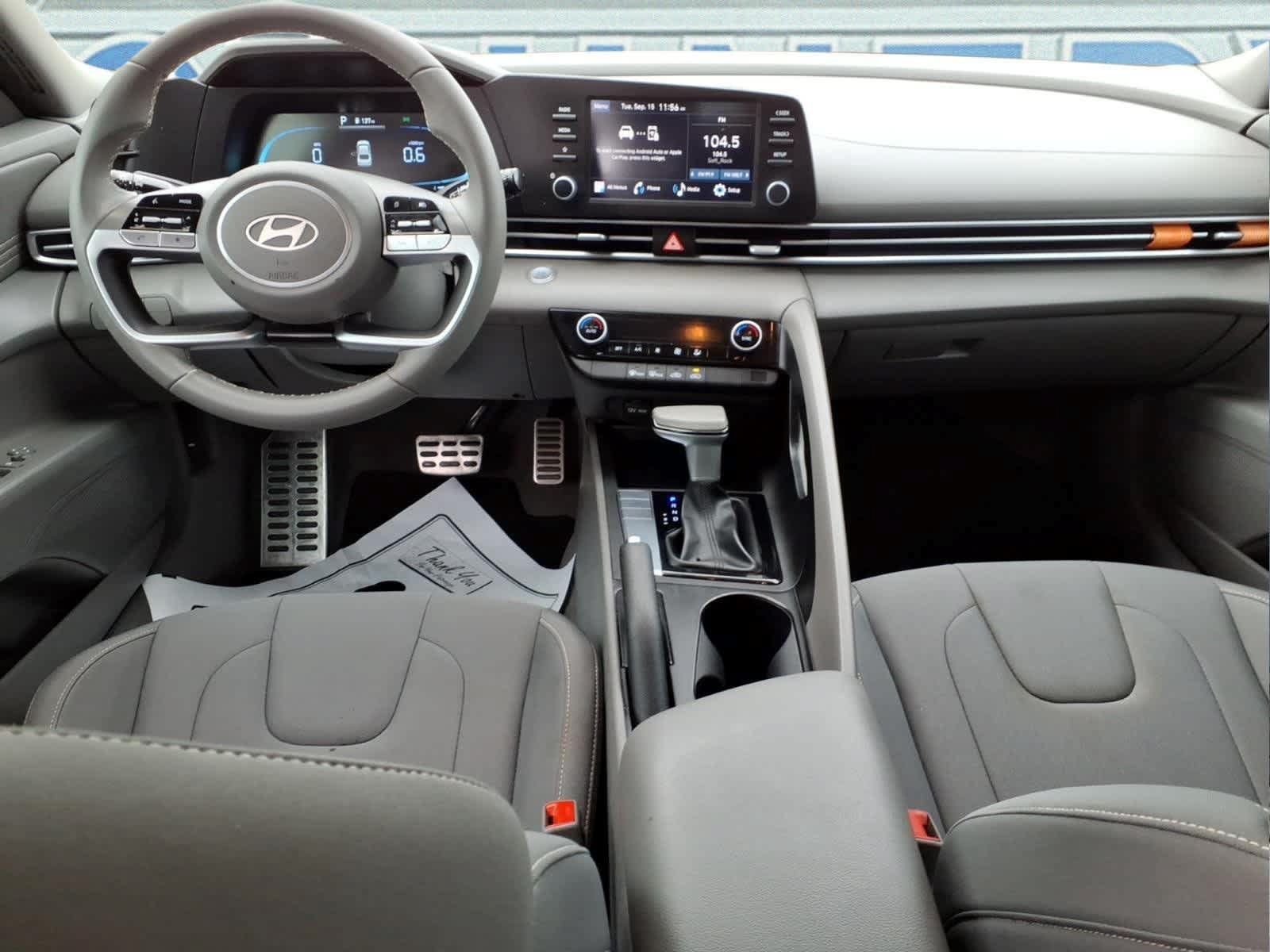 Used 2025 Hyundai Elantra Sport FWD image 14
