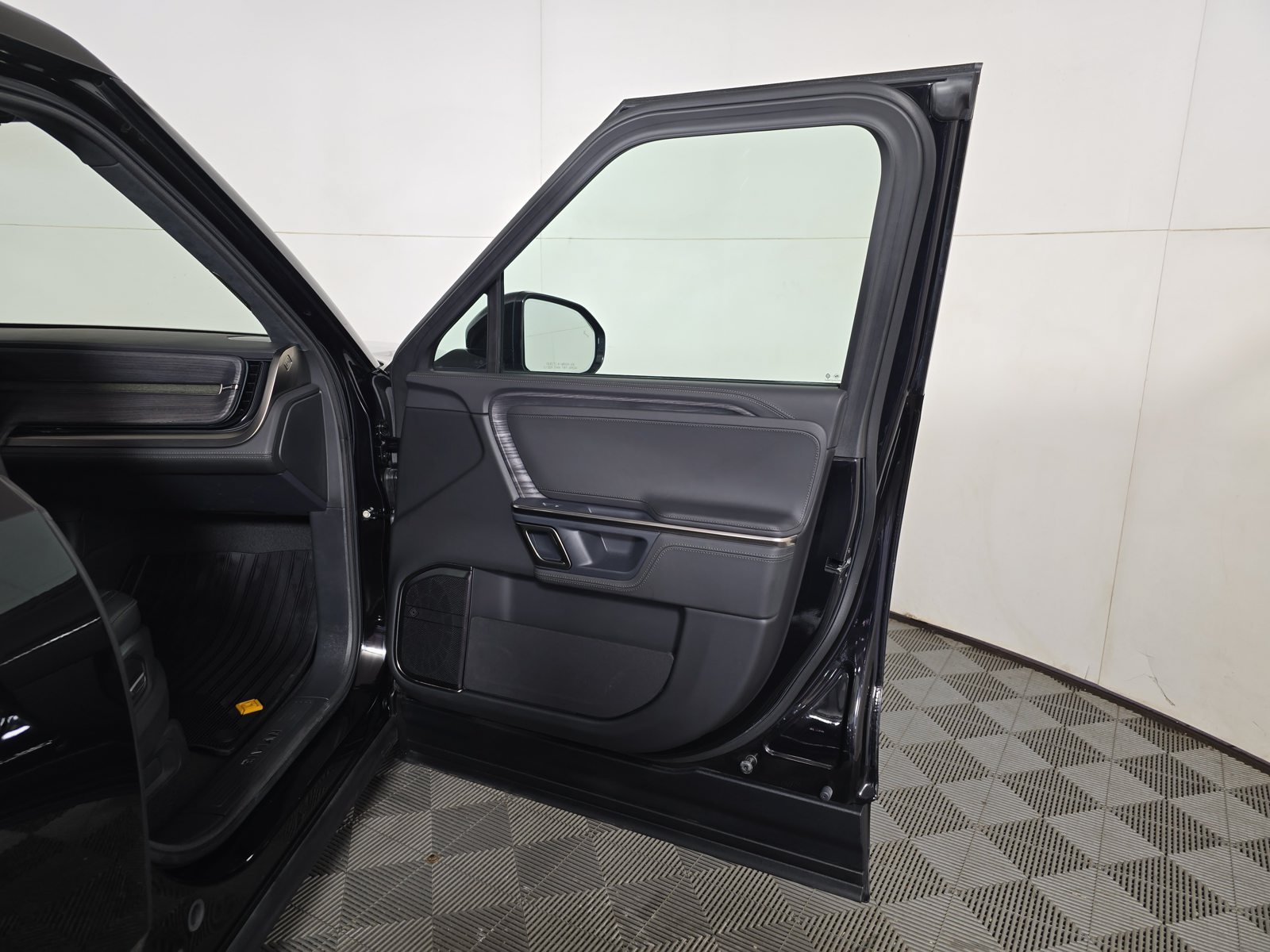 Used 2023 Rivian R1T Adventure Dual AWD/4WD image 18