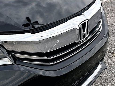 Used 2017 Honda Accord EX image 32
