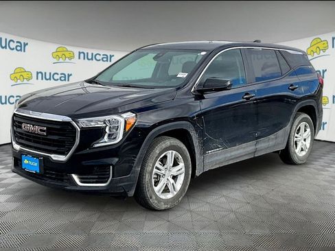 Used 2024 GMC Terrain SLE image 3
