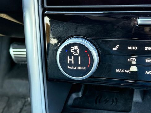 Certified 2025 Land Rover Discovery Dynamic SE image 22