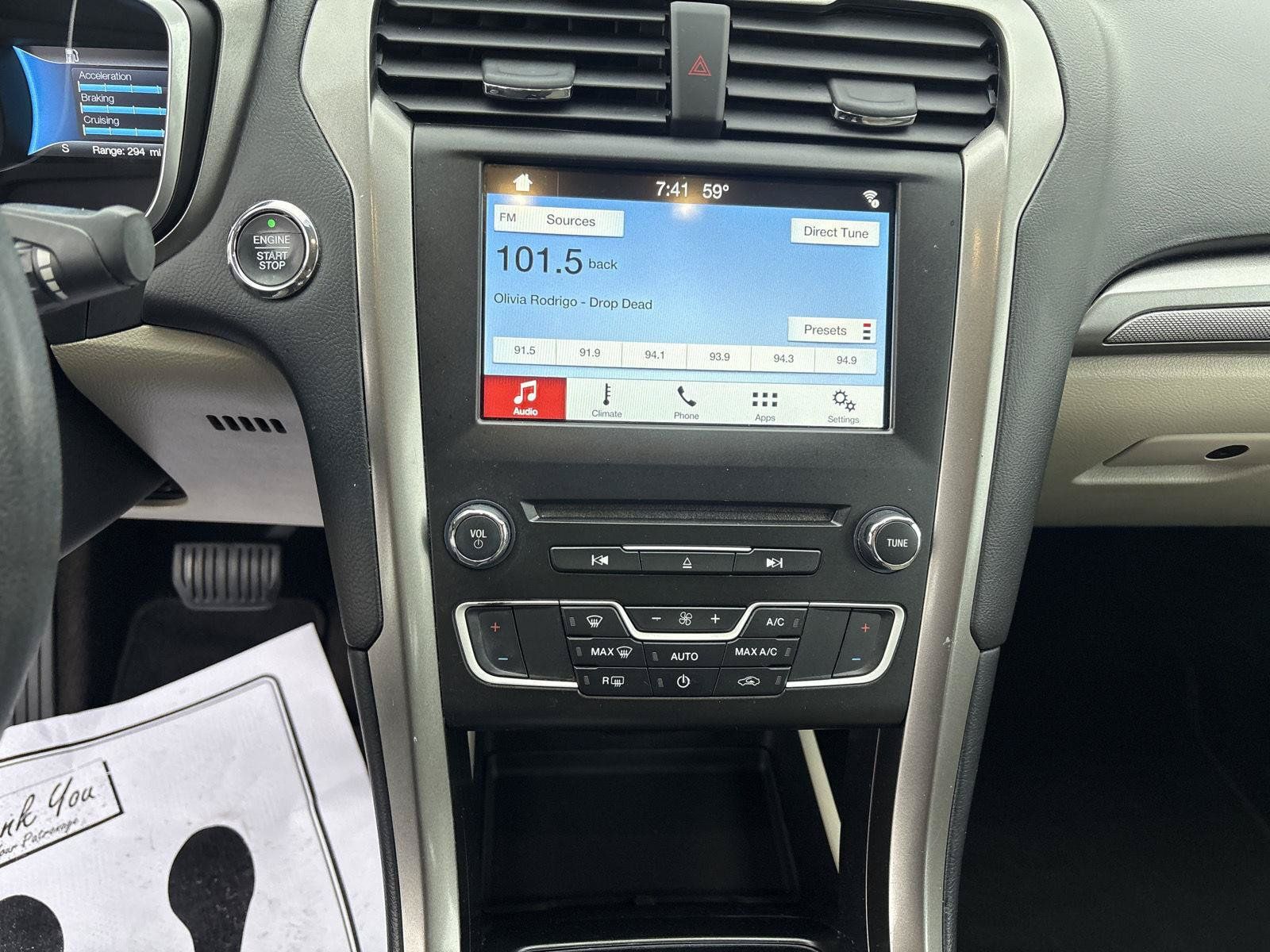 Used 2018 Ford Fusion SE FWD image 19