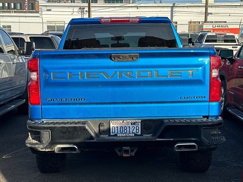 Used 2023 Chevrolet Silverado 1500 Custom Trail Boss w/ LPO, Dark Essentials Package image 3