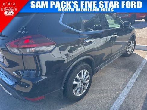 Used 2019 Nissan Rogue SV image 6