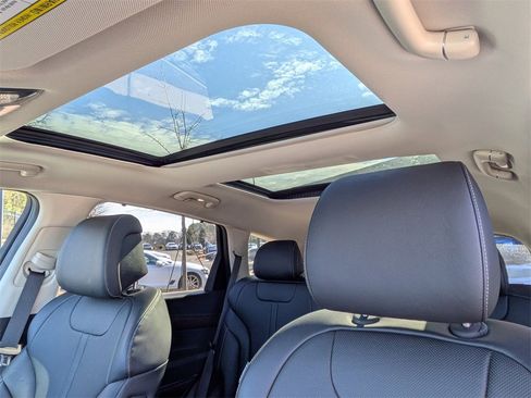 Used 2025 Genesis GV80 2.5T Advanced image 19