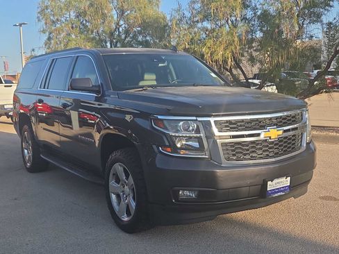 Used 2016 Chevrolet Suburban LT RWD image 2