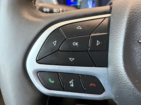 Used 2024 Chrysler Pacifica Limited FWD image 20
