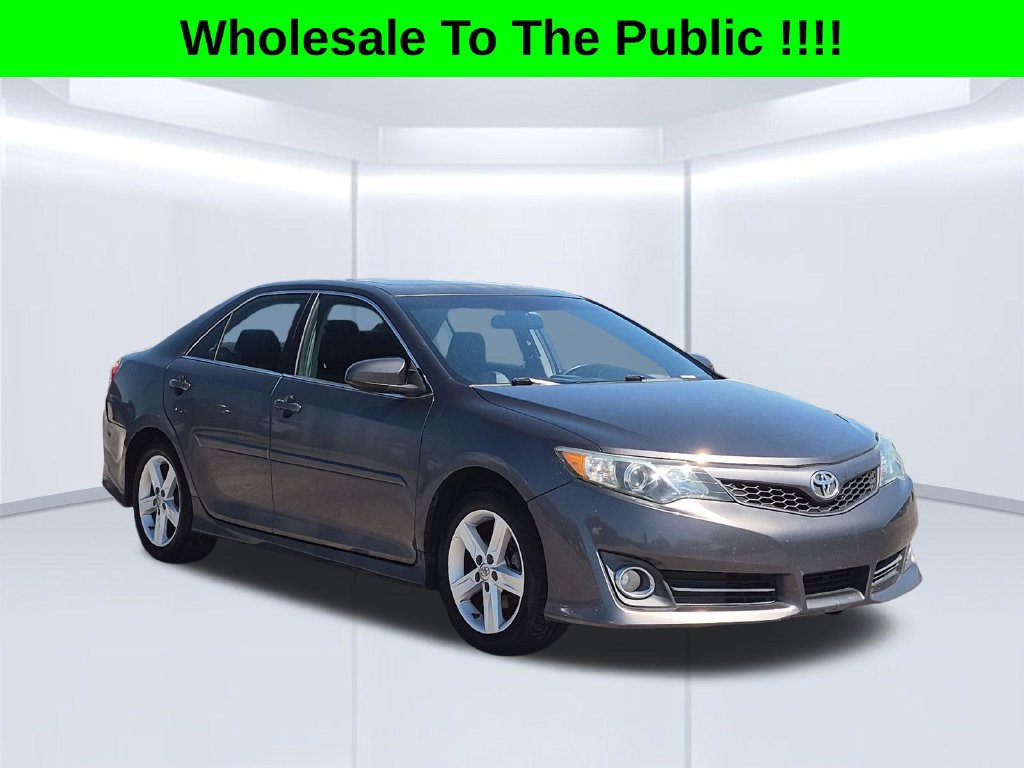 Used 2014 Toyota Camry SE w/ Moonroof Package FWD image 7