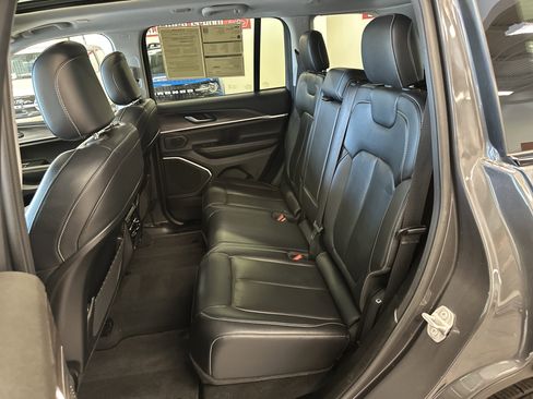 Used 2022 Jeep Grand Cherokee Limited w/ Trailer Tow Prep Group (B) image 6