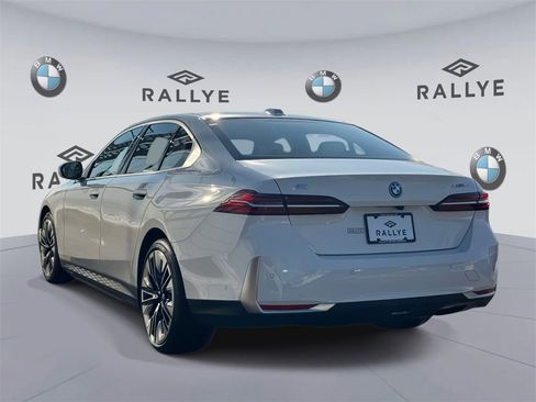 Certified 2025 BMW i5 xDrive40 w/ Premium Package image 9