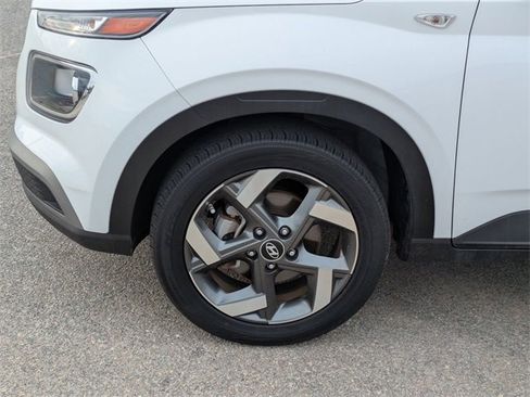 Used 2024 Hyundai Venue SEL image 10