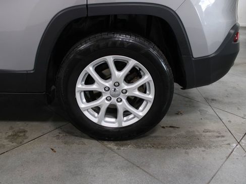 Used 2018 Jeep Cherokee Latitude image 16