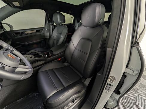 Certified 2025 Porsche Cayenne GTS AWD/4WD image 5