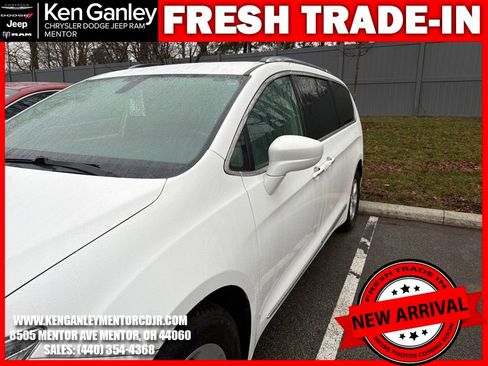 Used 2017 Chrysler Pacifica Touring-L Plus image 7