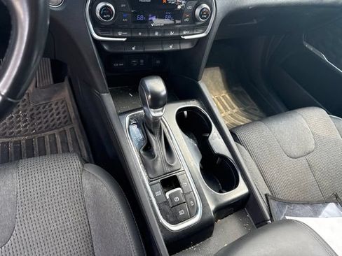 Used 2019 Hyundai Santa Fe SEL FWD image 18