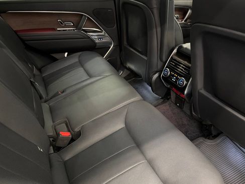Used 2025 Land Rover Range Rover SE AWD/4WD image 32
