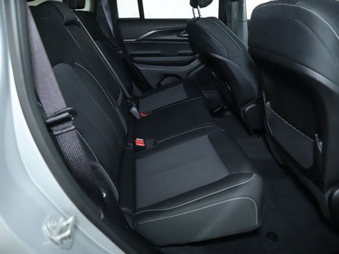 Used 2025 Jeep Grand Cherokee Laredo X image 32