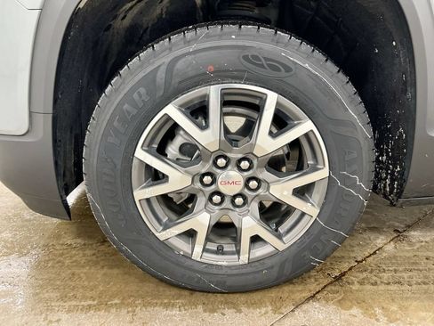 Used 2023 GMC Acadia SLE FWD image 25