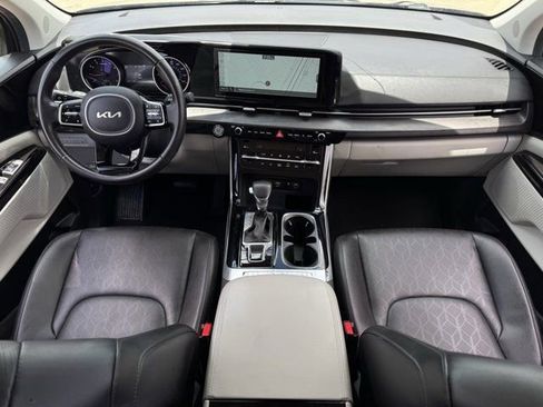 Used 2024 Kia Carnival EX FWD image 11