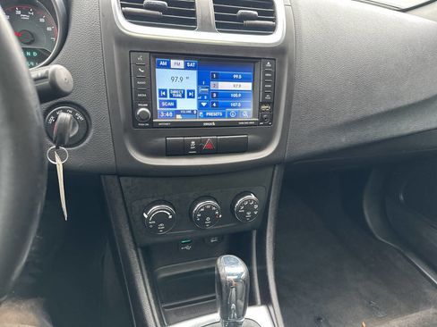 Used 2012 Dodge Avenger SXT image 13