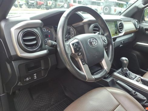 Used 2016 Toyota Tacoma Limited w/ Towing Package AWD/4WD image 19