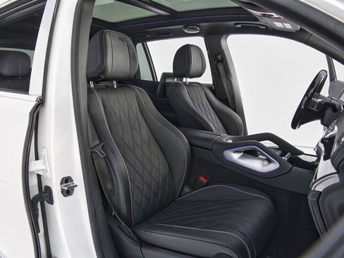 Used 2024 Mercedes-Benz Maybach GLS 600 4MATIC image 29