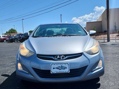 Used 2015 Hyundai Elantra SE w/ Option Group 02 FWD image 2