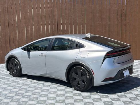 Used 2025 Toyota Prius LE FWD image 14