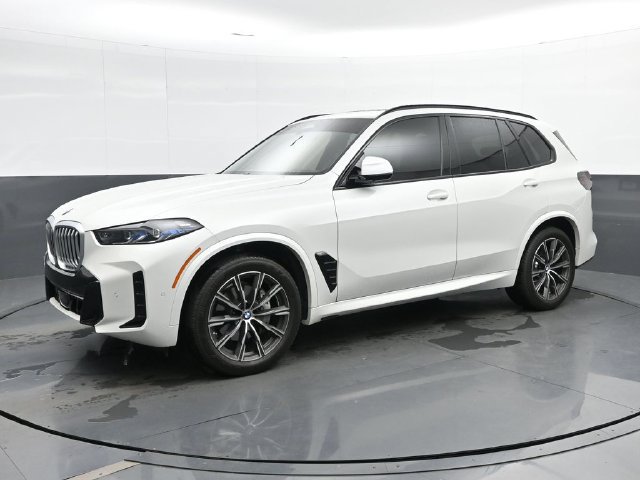 Used 2025 BMW X5 xDrive40i w/ M Sport Package AWD/4WD image 4
