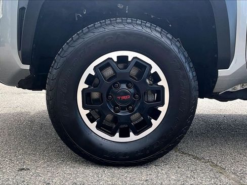 Certified 2024 Toyota Tacoma TRD Off-Road AWD/4WD image 7