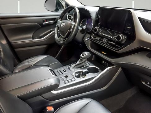 Used 2023 Toyota Highlander XLE image 29