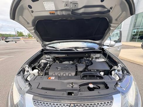 Used 2019 Mitsubishi Outlander SEL AWD/4WD image 26