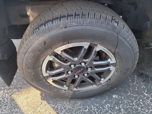 Used 2024 Toyota Tacoma TRD Sport image 8