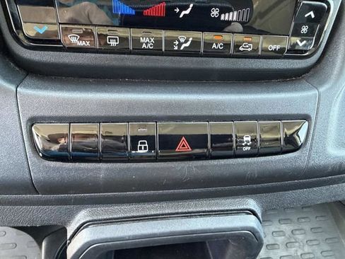 Used 2024 RAM ProMaster 2500 w/ Convenience Group image 31