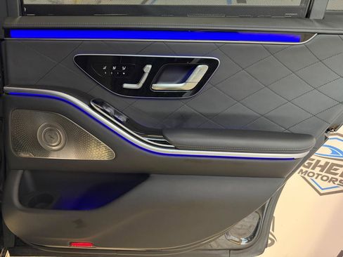 Used 2022 Mercedes-Benz S 580 4MATIC Sedan w/ AMG Line Package image 27