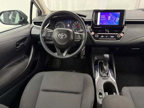 Used 2025 Toyota Corolla LE FWD image 31