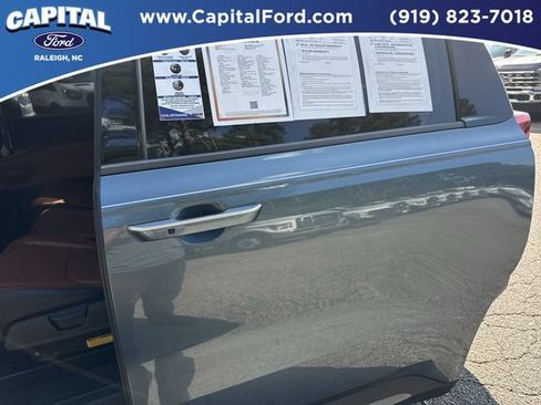 Used 2025 Kia Carnival SX FWD image 17