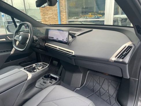 Used 2024 BMW iX xDrive50 w/ Premium Package AWD/4WD image 28