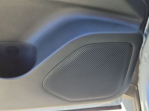 Used 2025 Nissan Rogue SV FWD image 23