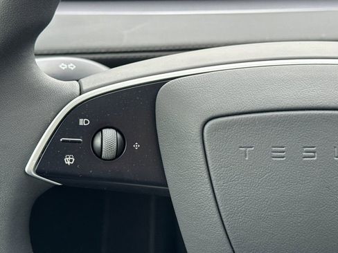 Used 2026 Tesla Model Y 2WD image 27