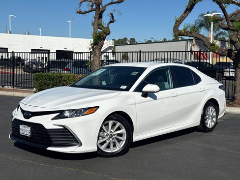 Used 2023 Toyota Camry LE image 2