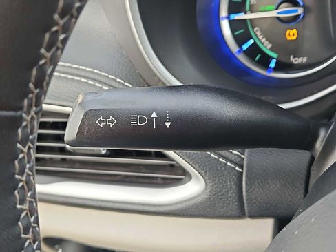 Used 2022 Chrysler Pacifica Touring-L image 43