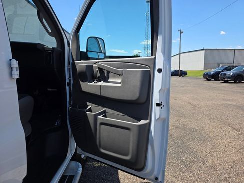 Used 2025 GMC Savana 2500 RWD image 16