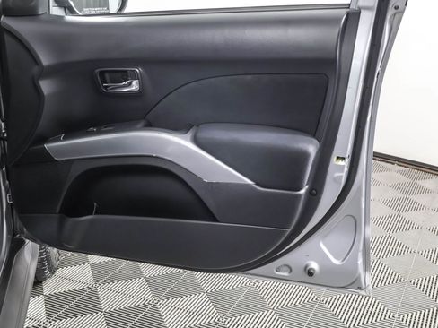 Used 2009 Mitsubishi Outlander ES image 42