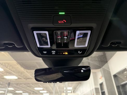 Used 2024 Audi Q4 e-tron Prestige image 16