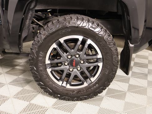 Used 2024 Toyota Tacoma TRD Sport AWD/4WD image 17