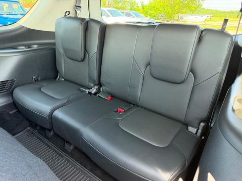 Used 2023 Nissan Armada SV AWD/4WD image 9